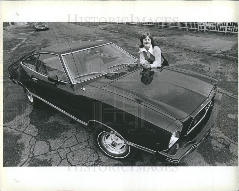 1979 Press Photo Kathy Taylor and Her Mustang - Historic Images