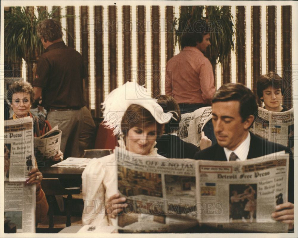 Press Photo Shirley Eder journalist interviewer - Historic Images