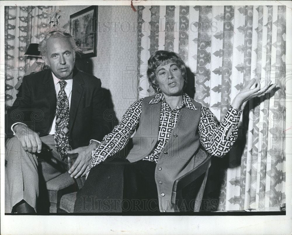 1971 Press Photo Arthur Hailey Wife - Historic Images