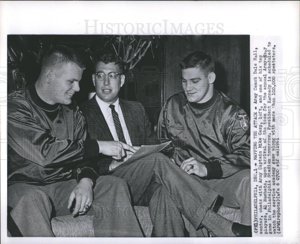 1961 Press Photo Army football Dale Hall Casp Rushatz - Historic Images