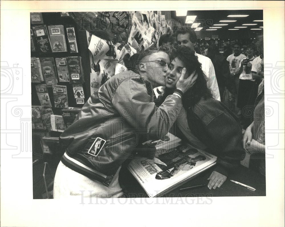 1988 Press Photo Lorelei Mariona Anthony Michael Hall - Historic Images