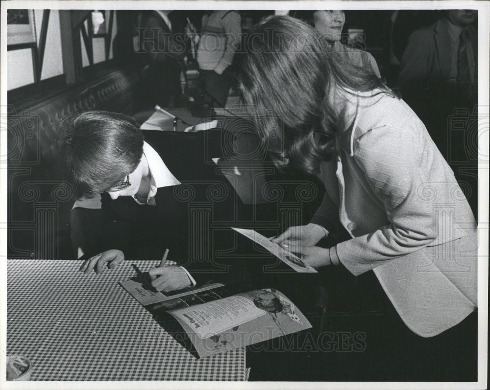 1977 Press Photo Dorothy Hamill Figure Skater - Historic Images