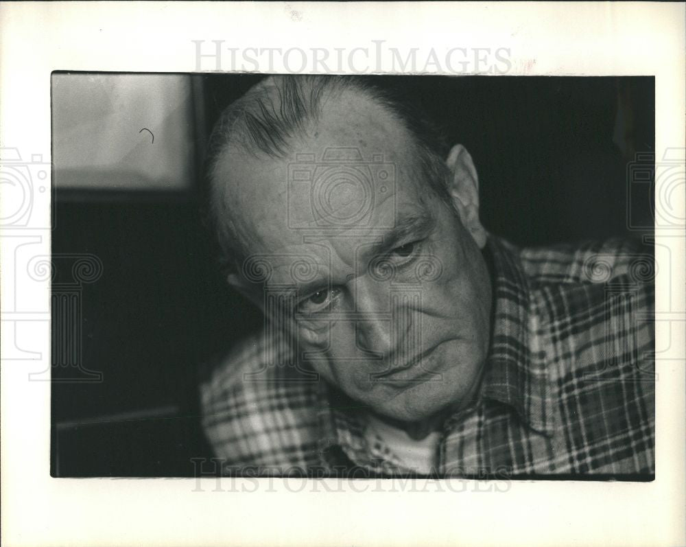 1987 Press Photo V Ray Hall - Historic Images