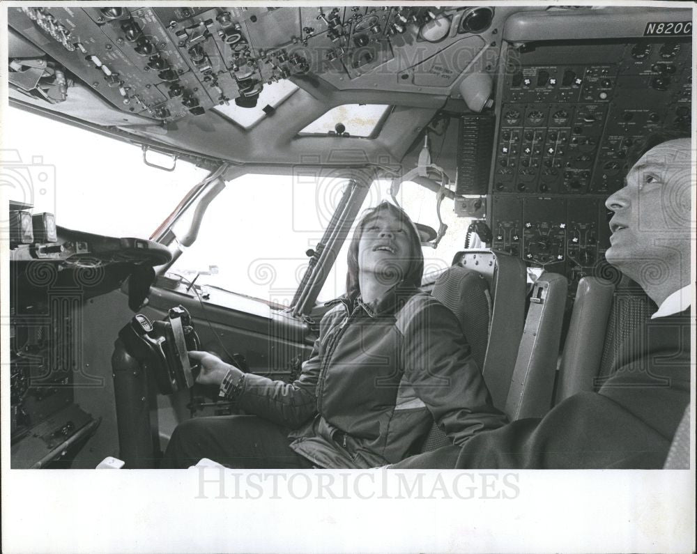 1977 Press Photo David Beck Lawrence Britton cockpit - Historic Images