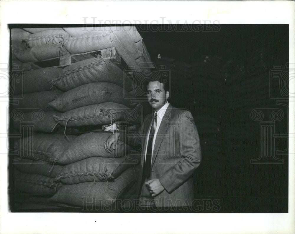 1990 Press Photo Nicholas Becharas coffee Highland Park - Historic Images