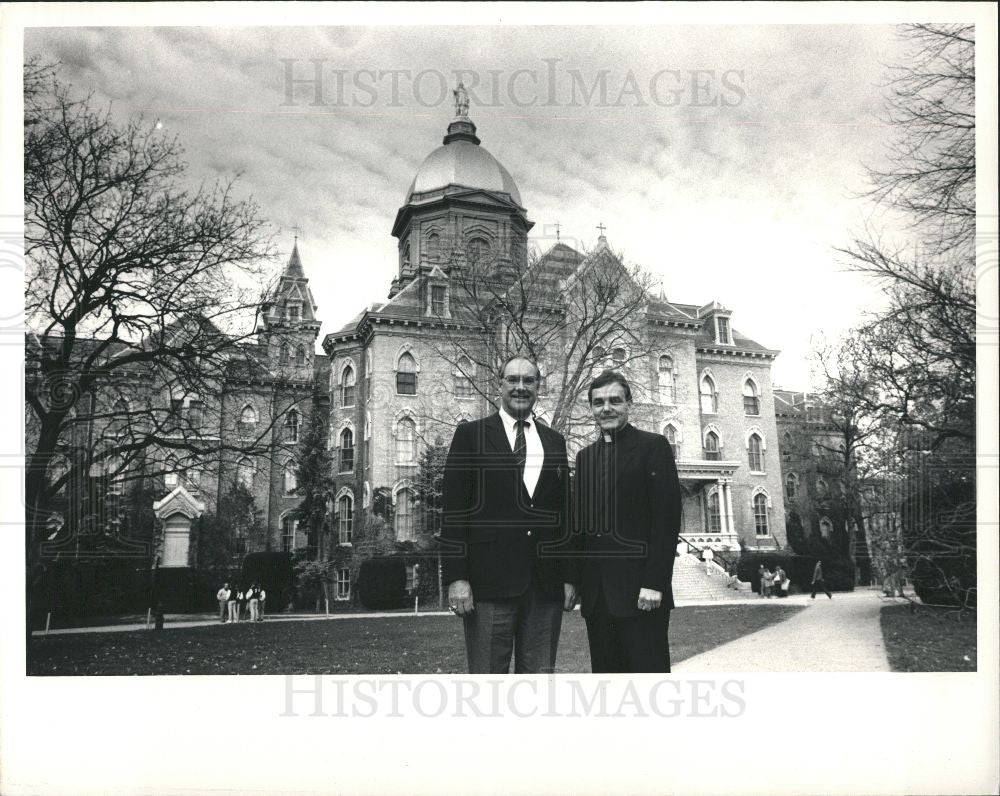 1989 Press Photo Dick Rosenthal and Rev William Beaucha - Historic Images