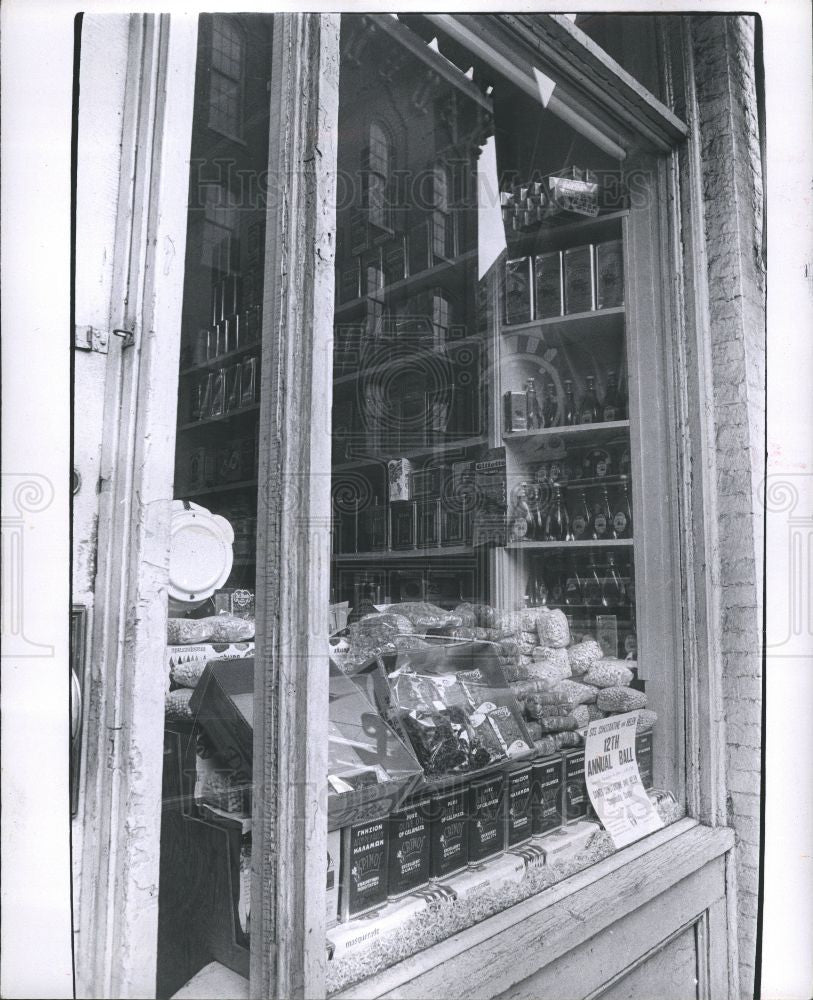 1964 Press Photo Shelves - Historic Images
