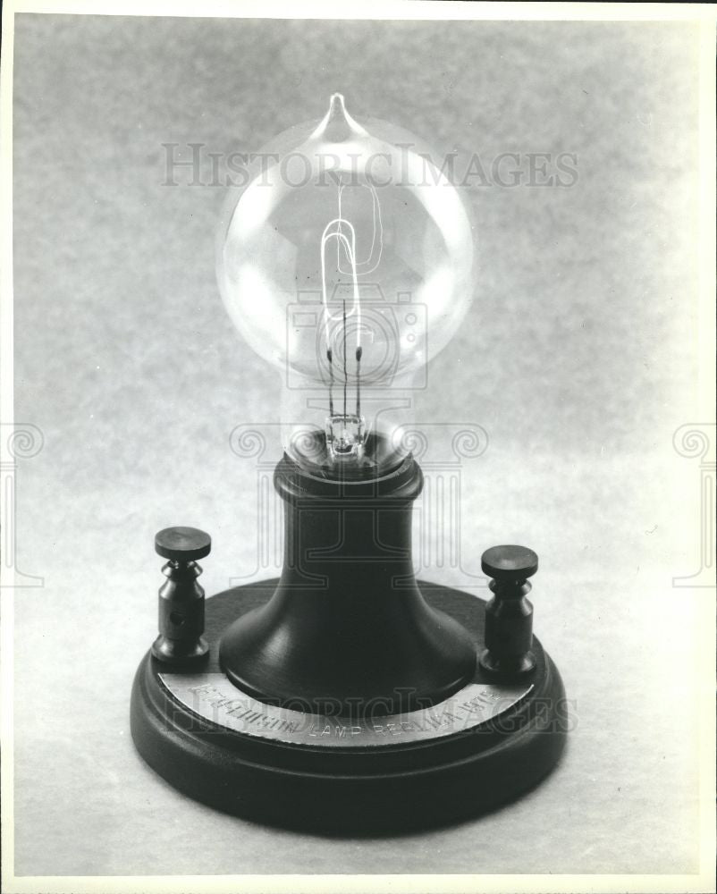 Press Photo Edison Lamp Replica - Historic Images