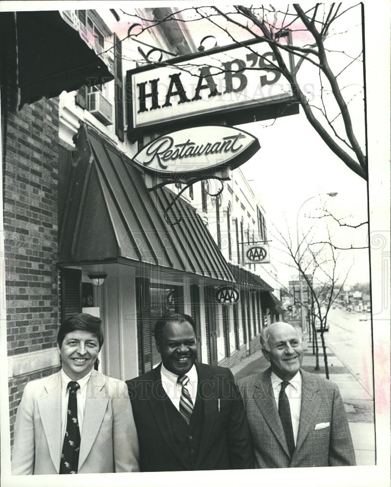 1983 Press Photo Restaurnt business people 1983 - Historic Images