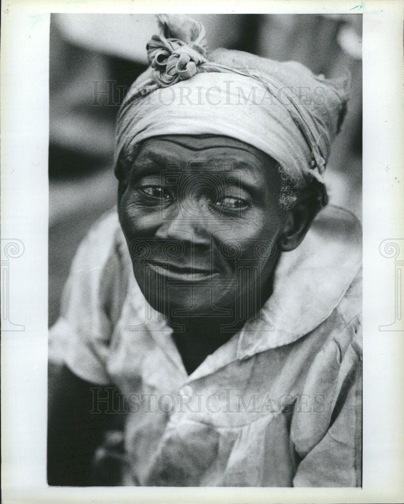 1986 Press Photo Sales at Market - Historic Images