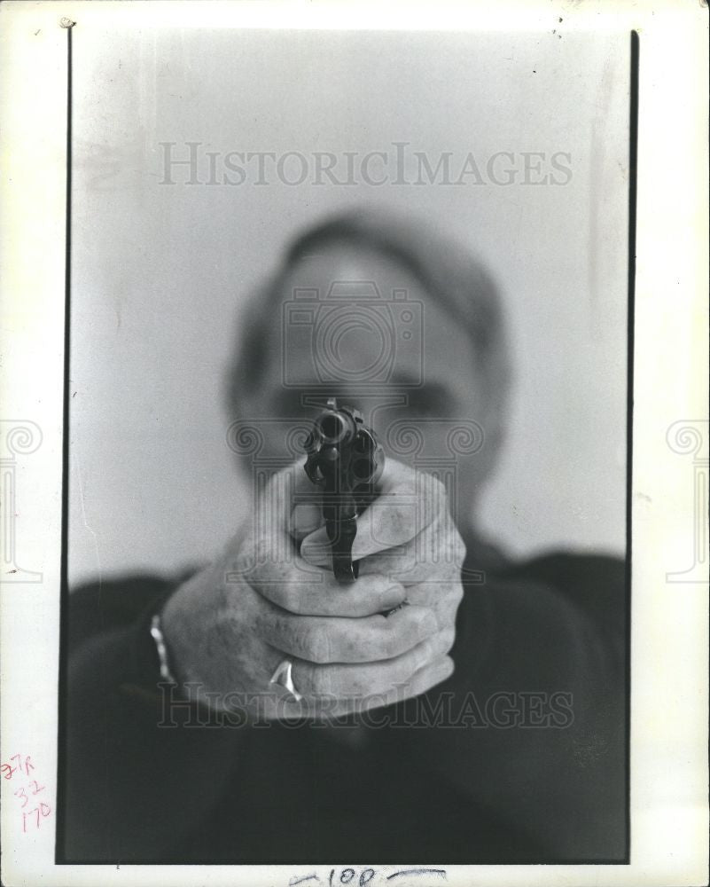 1985 Press Photo projectile-firing weapon - Historic Images