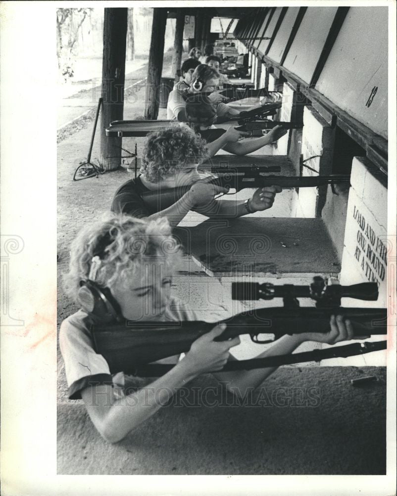 1981 Press Photo Tonys,gun,shop,fire,arms,pistols,shot - Historic Images