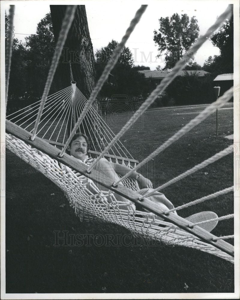 1976 Press Photo zygi goldenberg hammock oak park study - Historic Images