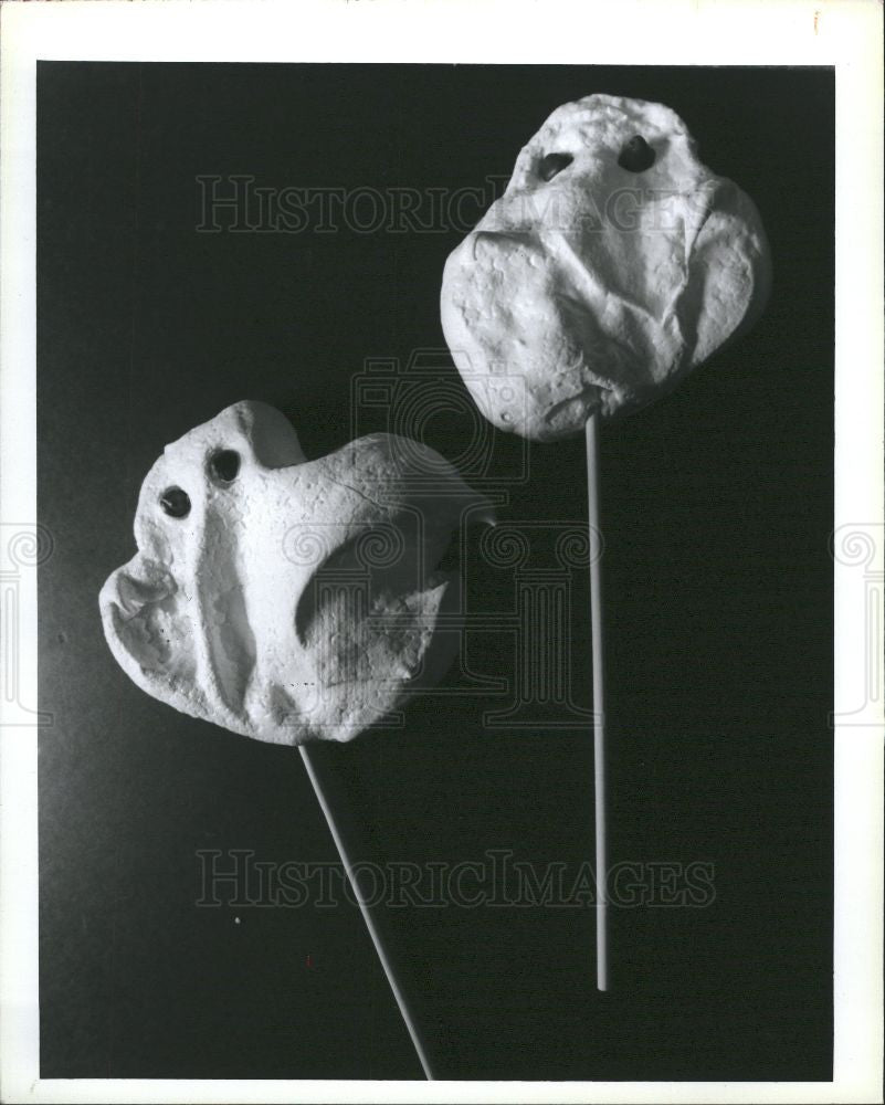 1993 Press Photo MERINGUE GHOSTS LOLLIPOP STICK - Historic Images