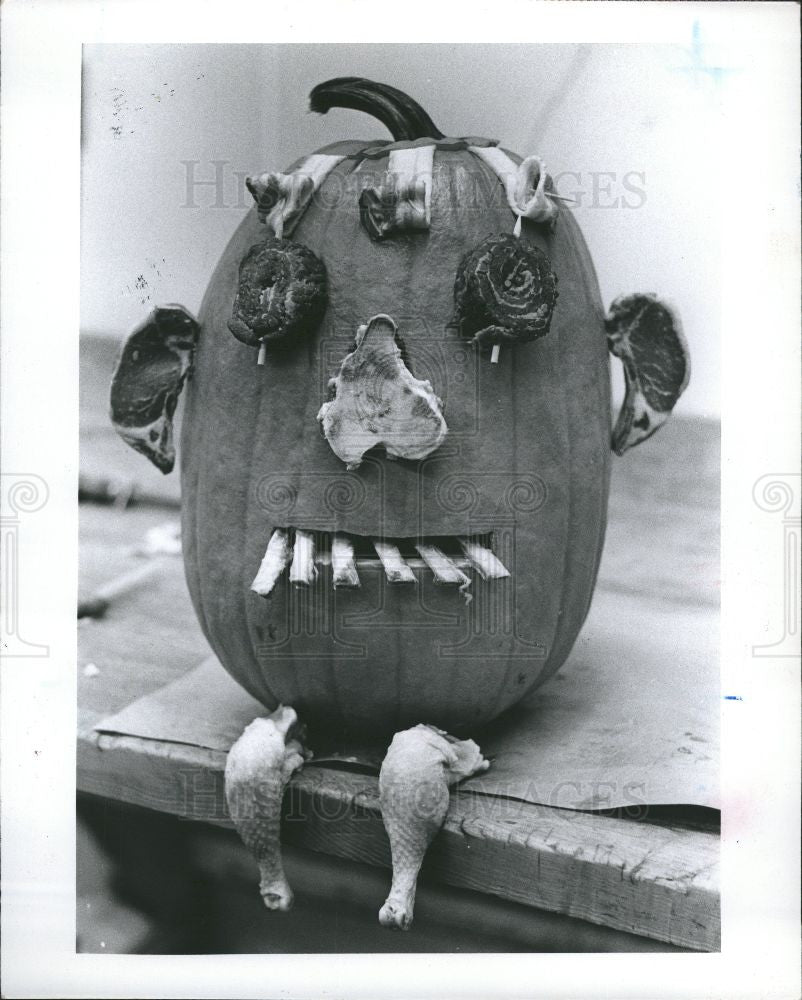 1977 Press Photo COSTLY PUMPKIN CRISIS - Historic Images