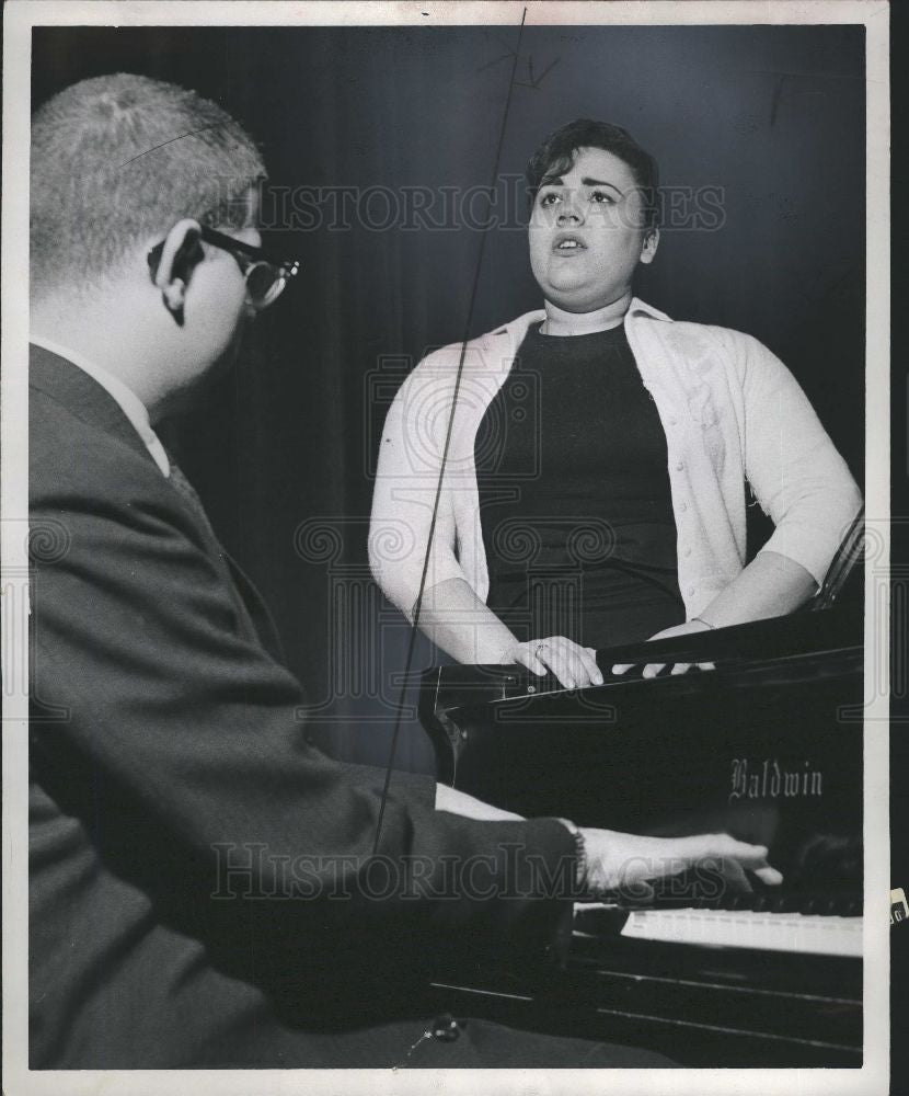 1960 Press Photo Muriel Greenspan Irwin Gage Opera - Historic Images