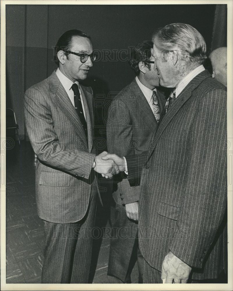 1975 Press Photo Alan Greenspan Economist Fed Chairman - Historic Images