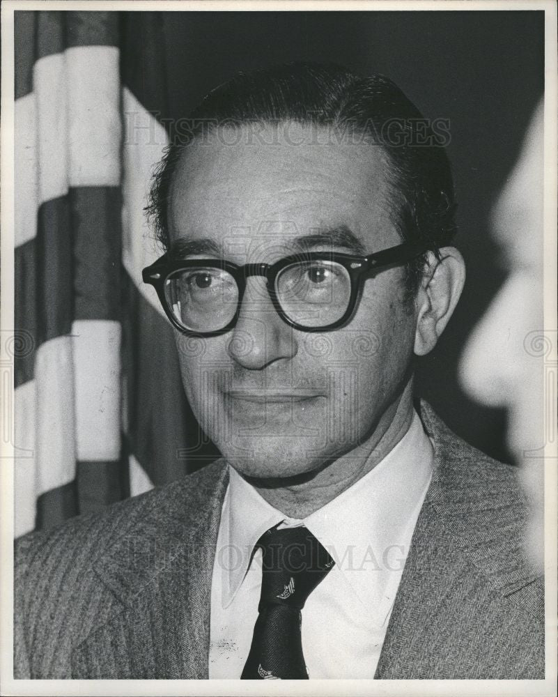 1975 Press Photo Alan Greenspan American economist - Historic Images