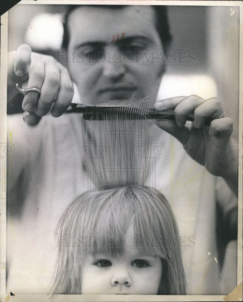 1973 Press Photo HAIR STYLE - Historic Images