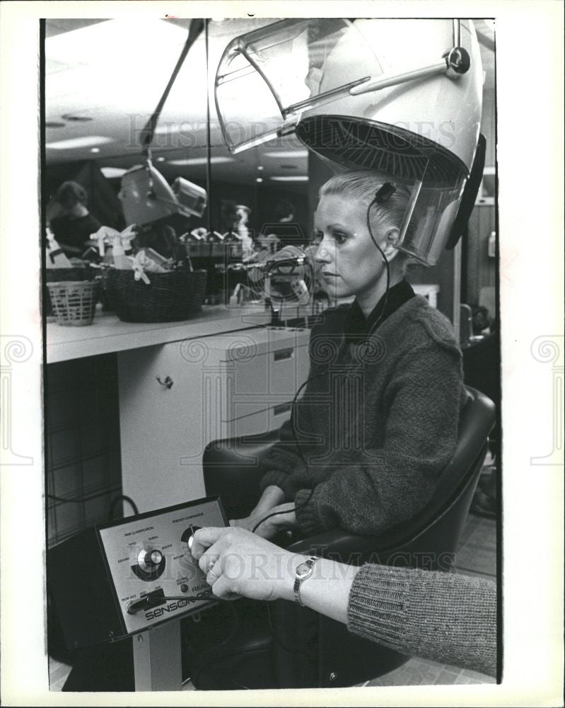 1985 Press Photo Farrell Reis Salon hi-tech hair 1985 - Historic Images