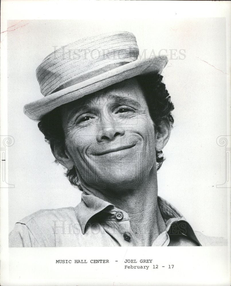 1990 Press Photo Joel Grey Actor Singer Dancer - Historic Images