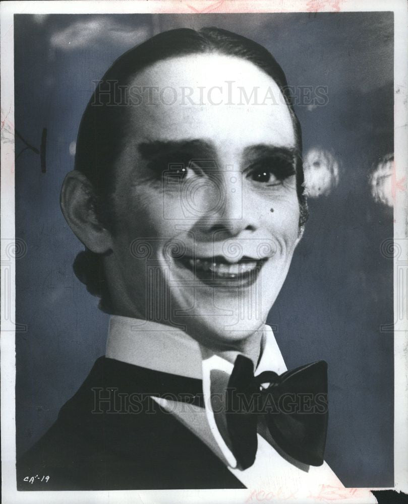 Press Photo Joel Grey, actor, singer, dancer - Historic Images