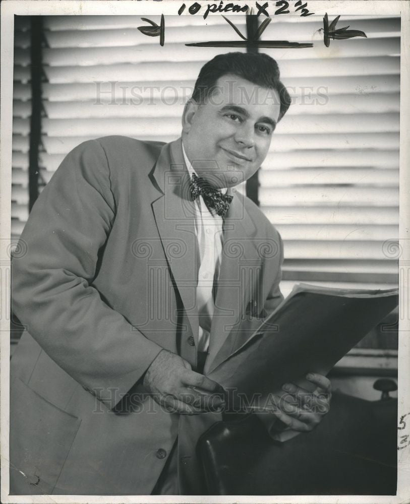1950 Press Photo Circuit Judge Hicks Griffiths Michigan - Historic Images