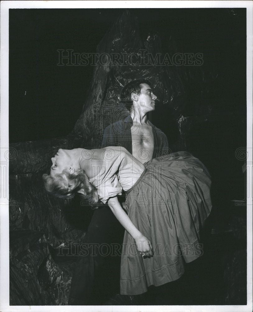 1962 Press Photo DARK OF THE MOON, KAYE ,GREGORY - Historic Images