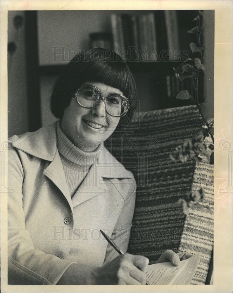 1977 Press Photo Julia Grice Author of the Love Pirate - Historic Images