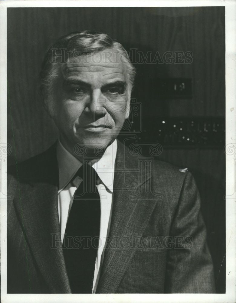 1980 Press Photo Lorne Greene Newsreader CBS - Historic Images