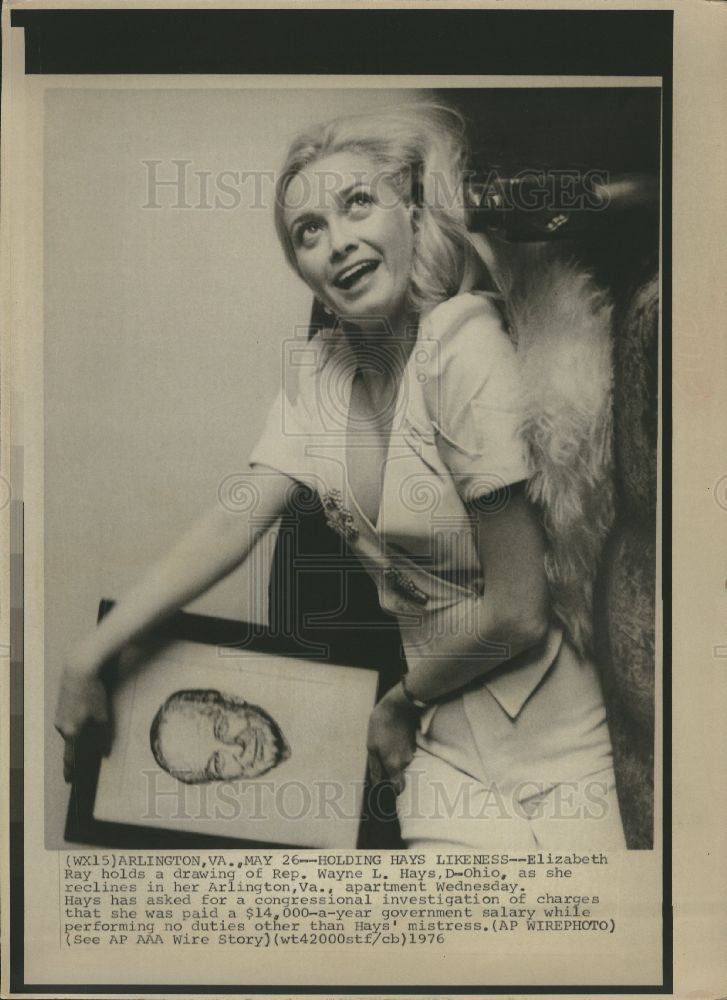 Press Photo Elizabeth Ray Central Figure Secretary - Historic Images