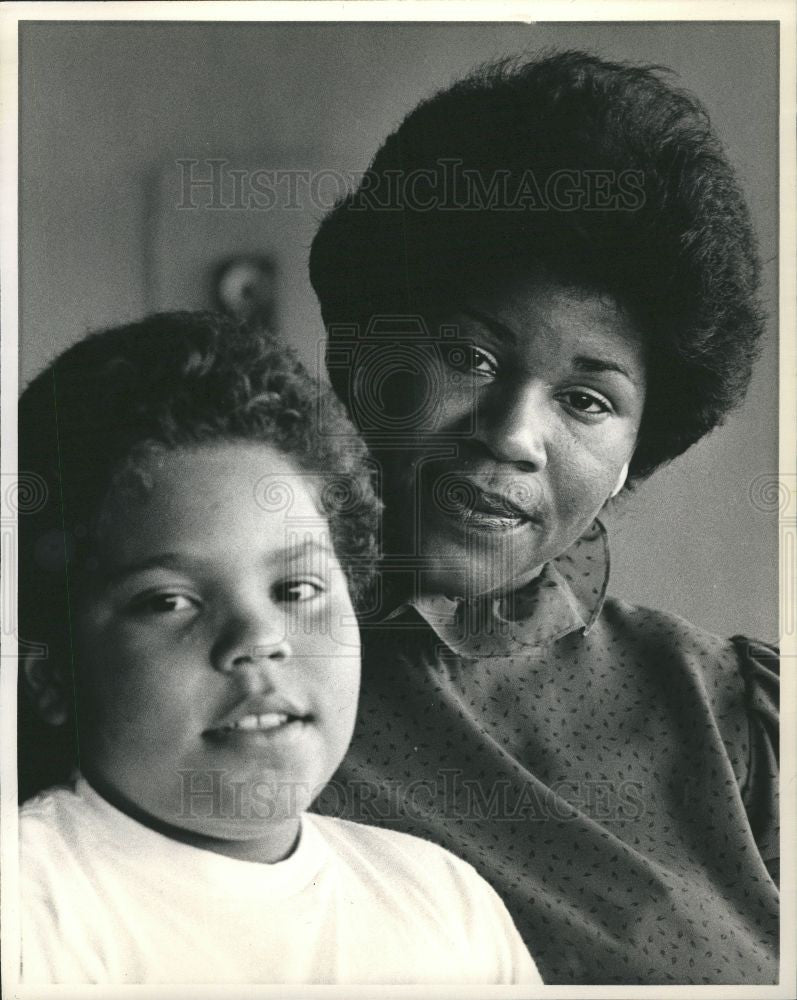 1983 Press Photo family life suit law 1983 story people - Historic Images