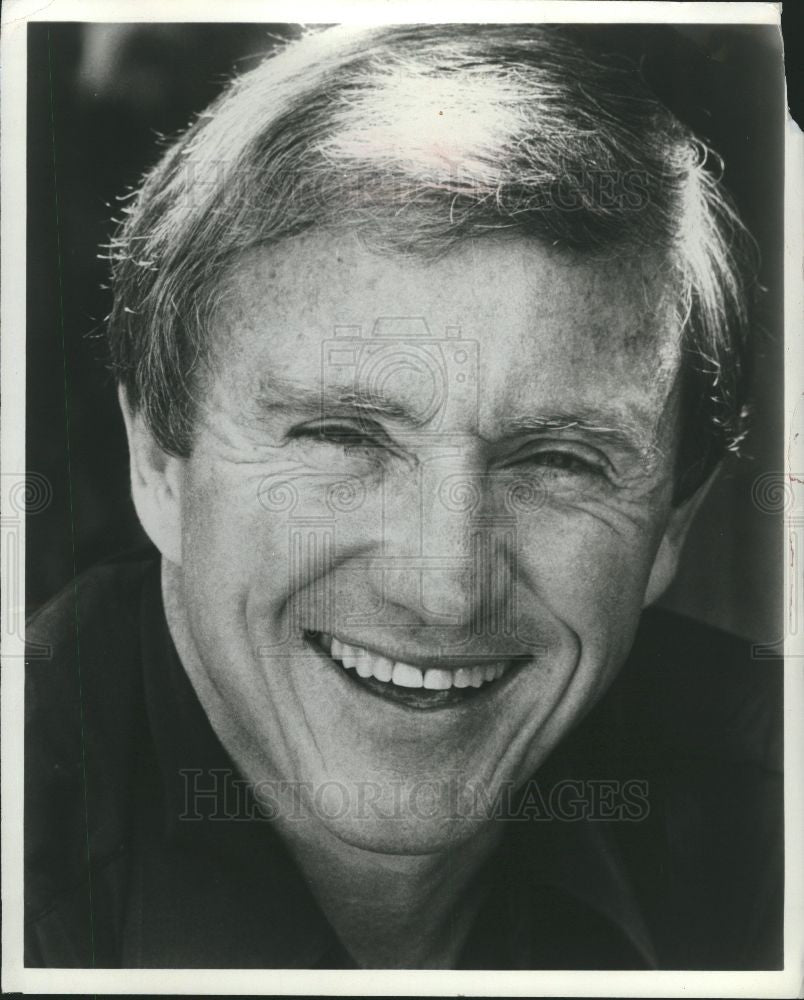 Press Photo SMILING PERSON - Historic Images