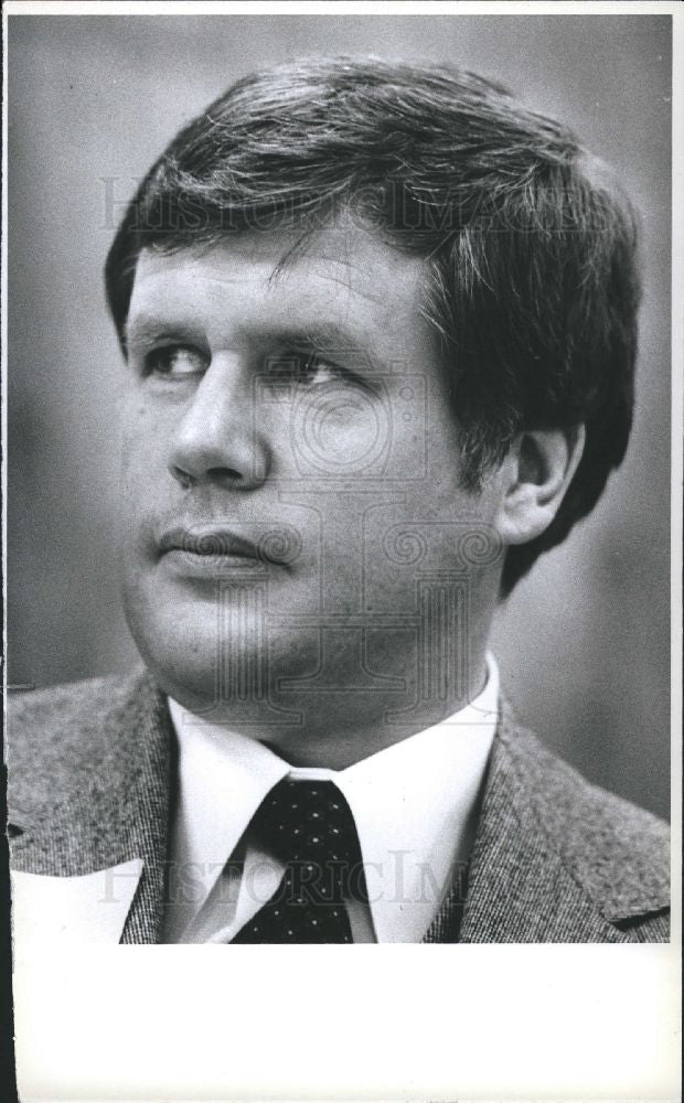 1980 Press Photo Phillip Essig Vice President Bank - Historic Images