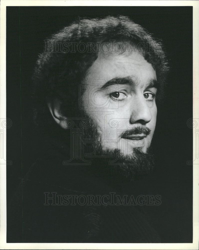 1977 Press Photo phil esser singer music director rayen - Historic Images
