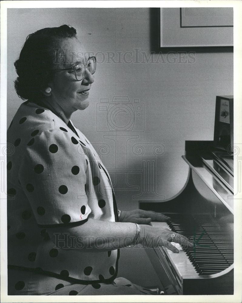 1986 Press Photo Alice Berberian Haidostian Trustee - Historic Images