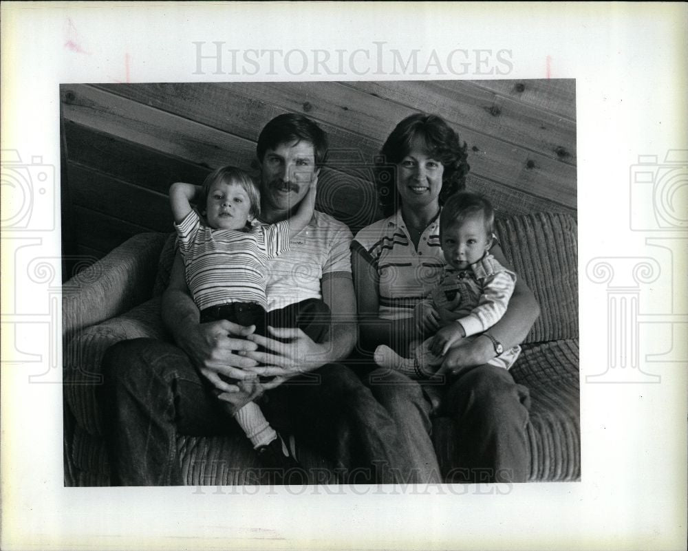 1984 Press Photo JACK MORRIS family League Baseball - Historic Images
