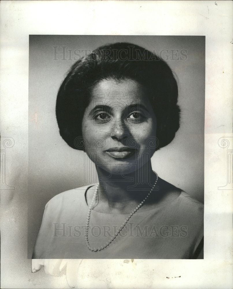 1965 Press Photo Mrs Patricia Harris - Historic Images