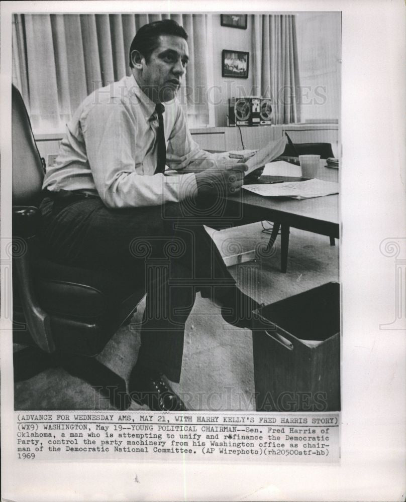 1969 Press Photo Sen. Fred Harris - Historic Images