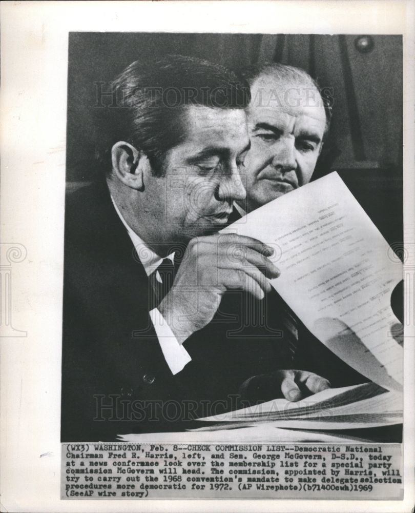 1969 Press Photo Fred R. Harris Senator George McGovern - Historic Images
