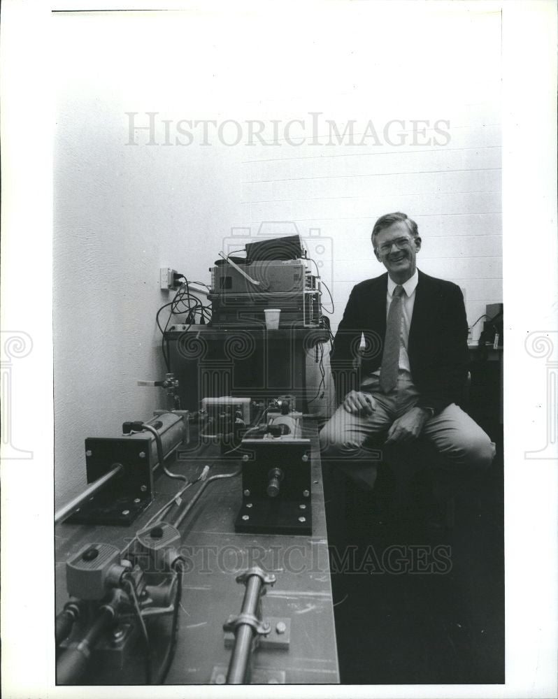 1990 Press Photo ROBERT ERVIN Electro Rheological - Historic Images