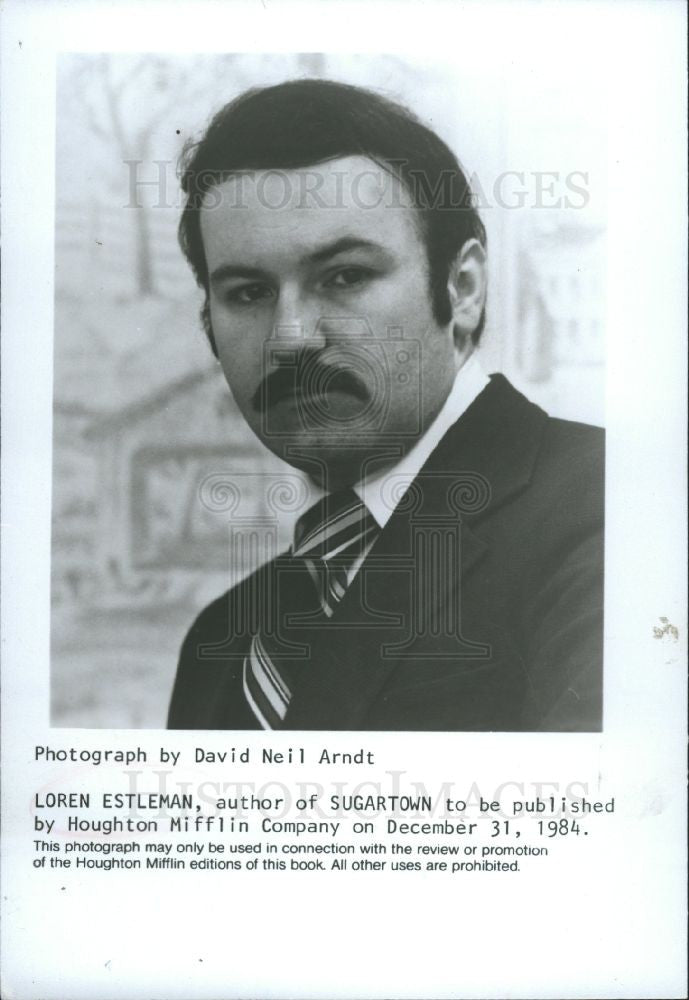 1985 Press Photo Loren Estleman Author Sugartown Book - Historic Images