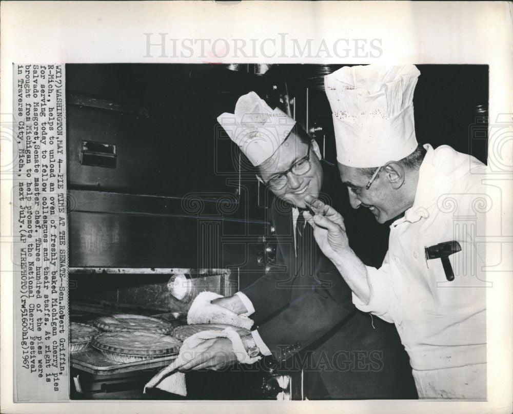 1967 Press Photo Robert Griffin,senate,Salvado Masgoret - Historic Images