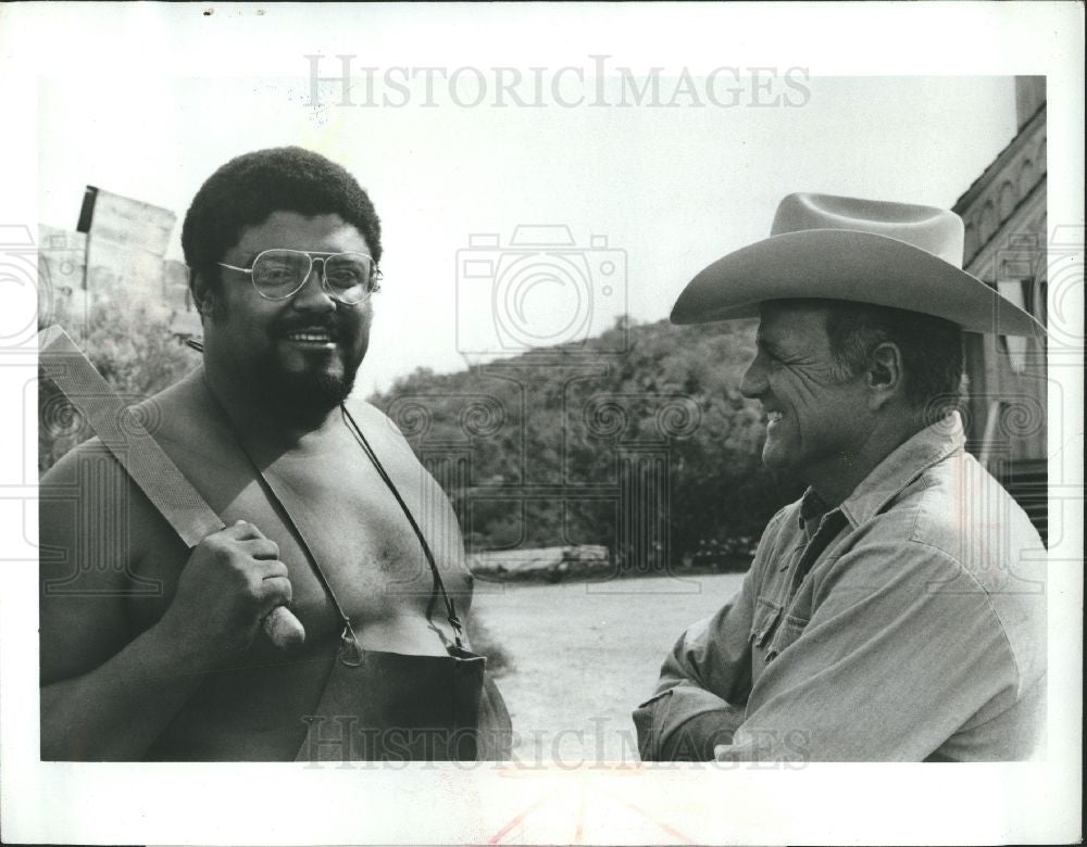 1972 Press Photo Rosey Grier Brian Keith Second Chance - Historic Images