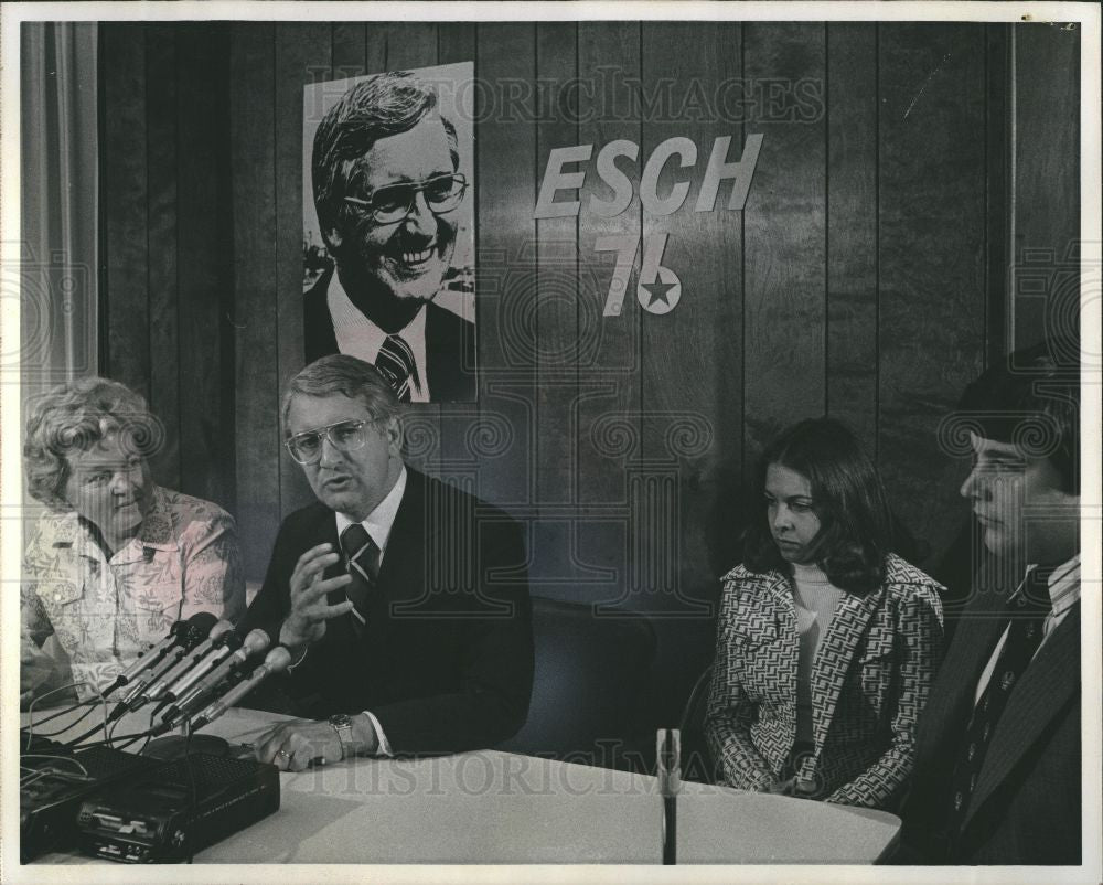 1976 Press Photo Marvin Esch Politician - Historic Images