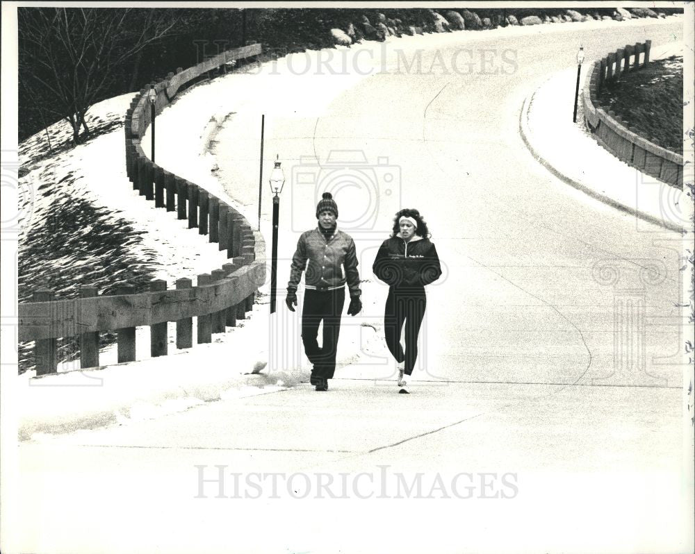 1987 Press Photo Erwin Bloomfield Township Neighborhood - Historic Images