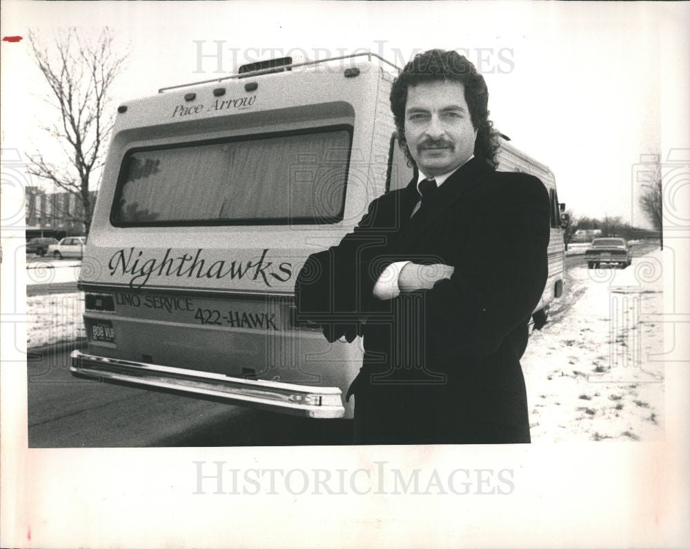1988 Press Photo CHUCK FENECH Garden City Limousine - Historic Images