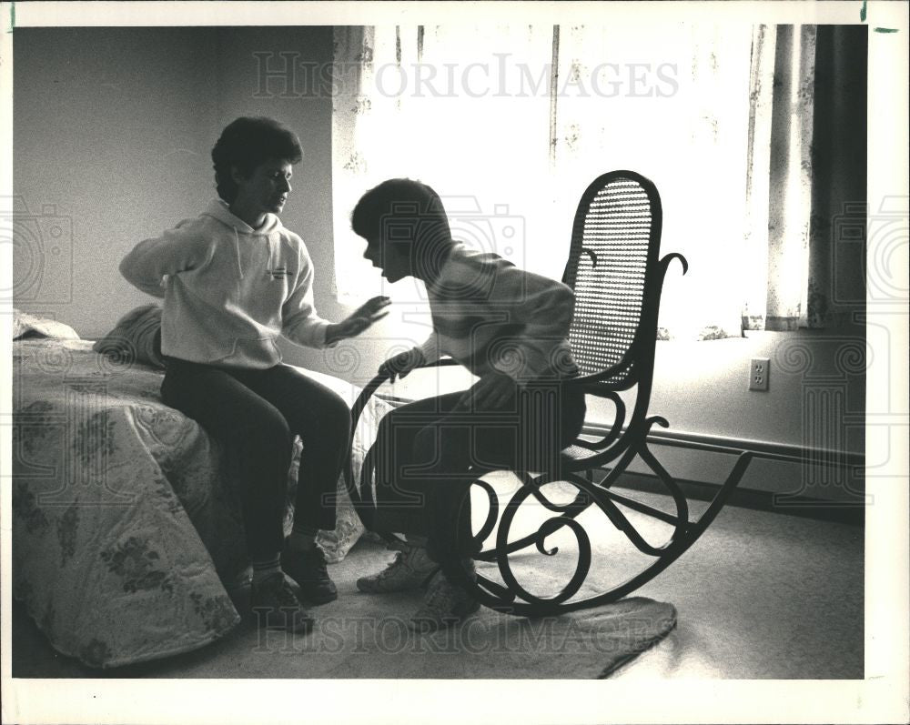 1987 Press Photo Stott  Barb Ludwiczak. Al pena. - Historic Images