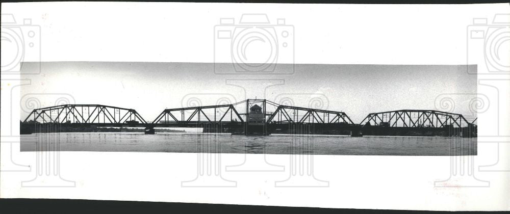 1993 Press Photo Grosse IIe Toll Bridge connects island - Historic Images