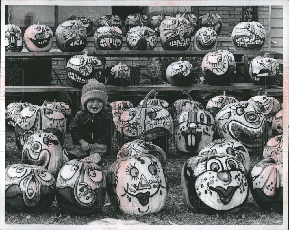 1977 Press Photo Halloween - Historic Images